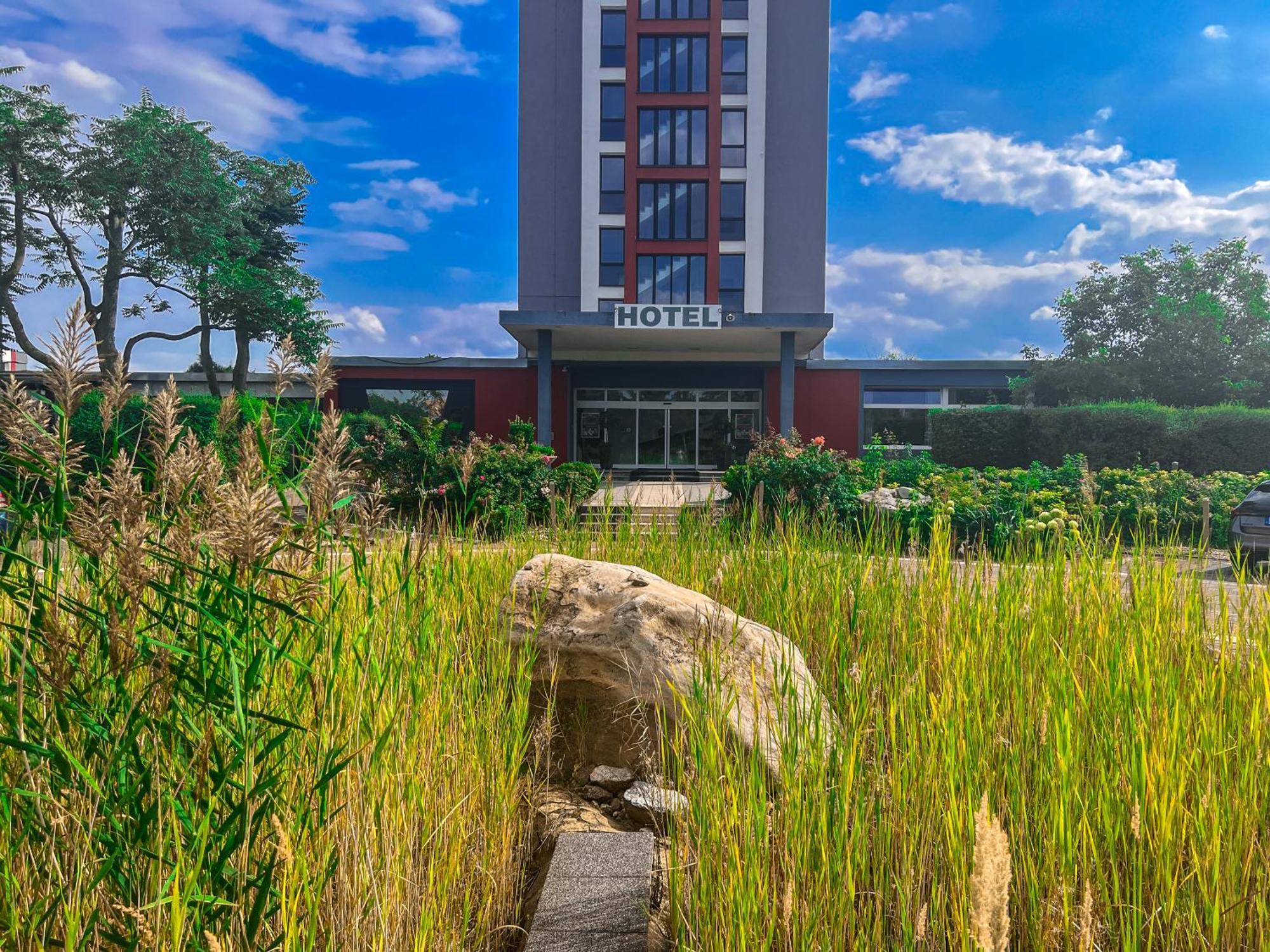 Skyhotel Merseburg Exterior foto